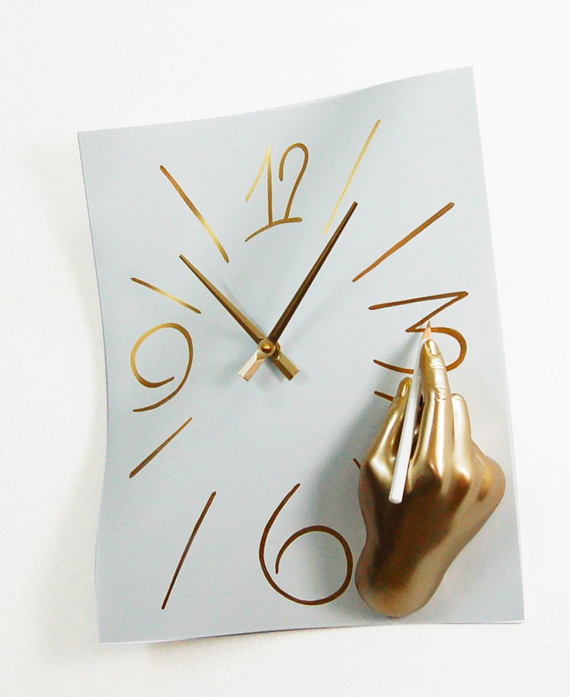 OROLOGIO AMANOLIBERA, Orologio da parete con mano che disegna le ore